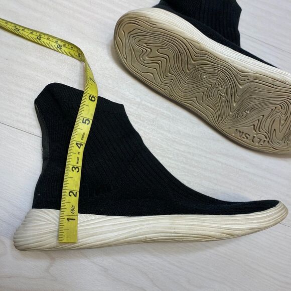 ILYSM Vegan Tabi Sneaker Unisex M7/W8.5 Black White High Top Split Toe Pull On main image 4
